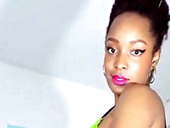 素人, デカパイ, 黒人, 異人種間, 下着, 淫乱熟女, 一人, ストリッピング