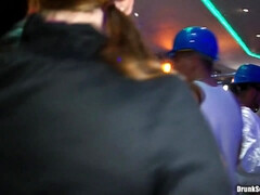 美女, 気狂い, カワイイ, 手コキする, Hd, 乳首, オージー, 小柄