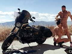 Жопа, Красотки, Большие сиськи, Минет, Брюнетки, Парочка, Тату, Влажная