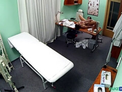 舐める尻, 医者, 指いじり, なめる, 看護婦, オフィス, オマンコ, ユニフォーム