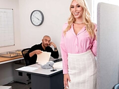 Culo grande, Verga grande, Tetas grandes, Rubia, Mamada, Estilo perrito, Oficina