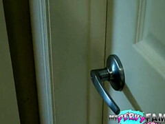 18, アジア人, 捕まる, 家族, オーガズム, 小柄, オマンコ, 禁句
