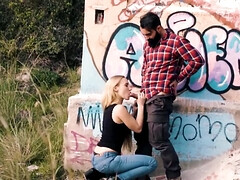 Tussi, Pornostars, Öffentlich
