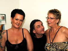 バック, 眼鏡, グループ, なめる, 下着, 淫乱熟女, 剃毛, 三人