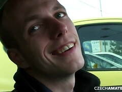 Verga grande, Tetas grandes, Coche, Fetiche, Penetracion con dedos, Sexo duro, Afeitado, Adolescente
