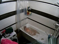 Hot European Girl In Bath Uses Shower Head To Masturbate