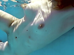 Blondine, Fetisch, Hd, Zierlich, Öffentlich, Jungendliche (18+), Titten, Unter wasser