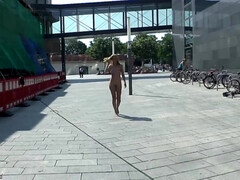 Izzy Nude in Leipzig - Outdoor Solo