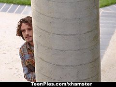 18 ans, Brunette brune, Homme nu et filles habillées, Éjaculation interne, Hard, Hd, Adolescente, Nénés