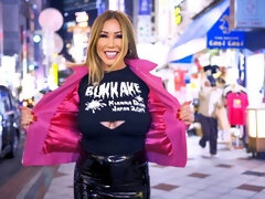 アジア人, デカ尻, デカパイ, フェラチオ, 手コキする, なめる, 淫乱熟女, パイ刷り