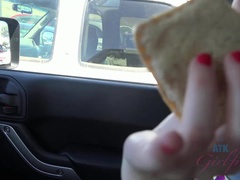 Sucer une bite, Exhib, De plein air, Petite femme, Public, Maigrichonne, Adolescente, Voyeur