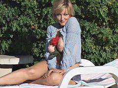 Grosse titten, Blondine, Pool, Titten