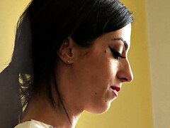 デカパイ, 茶髪の, イマラチオ, ドレス, キス, 乳首, タトゥー, のぞき