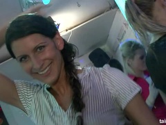 Blonde, Sucer une bite, Brunette brune, Habillées, Interracial, Lesbienne, Echangistes, Mouillée