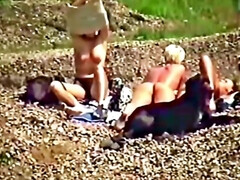 Strand, Bruinharig, Duits, Huisgemaakt, Rijpe lesbienne, Moeder, Naakt, Spion