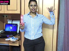 Sexy Indian MILF teaches sex ed while showing off her big butt in HD POV