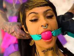 Kehlenfick, Domination, Weibliche domination, Grufti, Hd, Lesbisch, Sklave, Spielzeuge