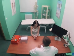 Enthousiasteling, Pijpbeurt, Arts, Sperma in gezicht, Verpleegster, Kantoor, Gezichtspunt, Uniformpje