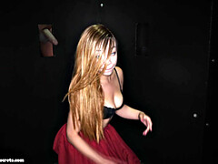 Blondine, Blasen, Spermaladung, Kehlenfick, Aufs gesicht abspritzen, Handjob, Schlucken