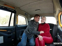 Grote kont, Grote mammen, Blond, Pijpbeurt, Auto, Hondjeshouding, Moeder die ik wil neuken, Geld