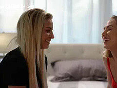 Поцелуи, Лесбиянка, Бритые, Тату