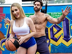 Gros cul, Grosse bite, Gros seins, Blonde, Sucer une bite, En levrette, Rasée, Nénés