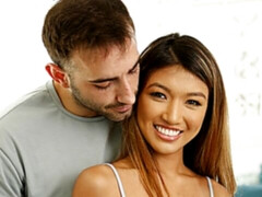 Sucer une bite, En levrette, Interracial, Seins naturels, Chatte, Maigrichonne, Adolescente, Nénés