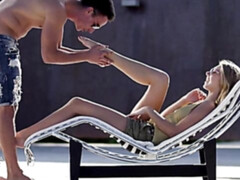 Enthousiasteling, Grote lul, Pijpbeurt, Hondjeshouding, Natuurlijke tieten, Geschoren, Tatoeage, Tiener