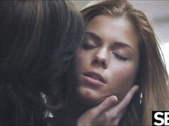 Grote mammen, Blond, Rondborstig, Fetisj, Harig, Lesbisch, Natuurlijke tieten, Tieten likken