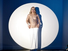 Sensual blondie Anna Claire Clouds striptease