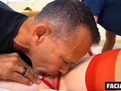 Verga grande, Amarrada, Estilo perrito, Corridas faciales, Montar, Trio, Apretado, Mojado