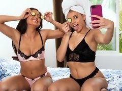 69, Asiatique, Brunette brune, Poilue, Embrassement, Lesbienne, Chatte, Dénudage