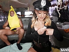 Gros cul, Grosse bite, Gros seins, Sucer une bite, Voiture, En levrette, Interracial