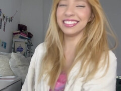 Gros seins, Blonde, Femelle, Fétiche, Fille latino, Masturbation, Fumer, Solo