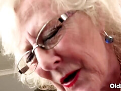 Grote mammen, Pijpbeurt, Brits, Stel, Likken, Rijpe lesbienne, Moeder die ik wil neuken, Kut duiken