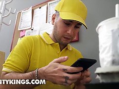 Sucer une bite, Brunette brune, Femme couguar, Gorge profonde, Mère que j'aimerais baiser, Chatte, Belle mère, Plan cul à trois