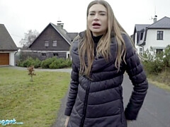 Sucer une bite, Brunette brune, Queue, Hard, Seins naturels, Pov, Public, Épouse