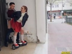 お尻, デカ尻, フェラチオ, 毛深い, 手コキする, 赤毛, ティーン, オッパイの