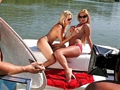 Küssen, Lecken, Lingerie, Masturbation, Im freien, Muschi, Rasiert, Entkleiden