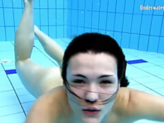 Gros seins, Brunette brune, Femelle, Fétiche, Piscine, Public, Russe, Nénés