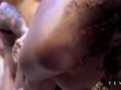 Amateur, Nana, Gros cul, Gros seins, Plantureuse, Seins naturels, Tatouage, Plan cul à trois