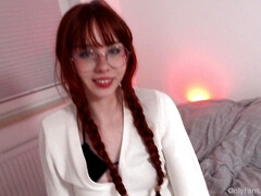 18 jaar, Enthousiasteling, Huisgemaakt, Gezichtspunt, Roodharige vrouw, Rok, Tiener, Tieten likken