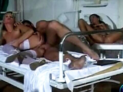 Bisexuelle, Sucer une bite, Tir de sperme, Gode, Léchez, Masturbation, Piercing, Plan cul à trois