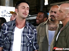 Blondine, Blasen, Aufs gesicht abspritzen, Lecken, Natürlichen titten, Party, Polizei, Muschi