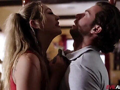 Grosse titten, Braunhaarige, Kehlenfick, Hundestellung, Fingern, Natürlichen titten, Muschi, Rau