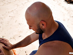 Пляж, Бикини, Минет, Брюнетки, Собачьи, Ласковые ручки, Масло, Киски