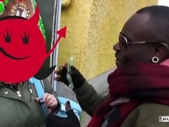 Zwart, Blond, Pijpbeurt, Rondborstig, Sperma shot, Diep in de keel, Duits