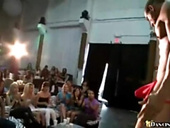 Leie, Blondine, Blasen, Braunhaarige, Gruppe, Handjob, Natürlichen titten, Party