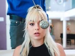 Grote mammen, Blond, Pijpbeurt, Fetisj, Handbeurt, Hardcore, Natuurlijke tieten, Tiener