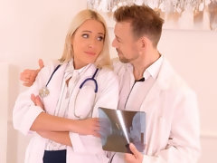 Arsch, Blondine, Blasen, Süss, Arzt, Jungendliche (18+), Titten, Uniform
